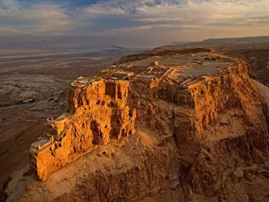 Izrael - pevnost Masada nad Mrtvým mořem