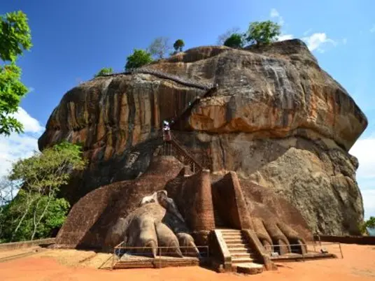 Sigiriya – místo lva zde objevíte polonahé ženy
